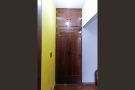 Casa à venda com 463m², 4 quartos e 5 vagasCorredor - Armário