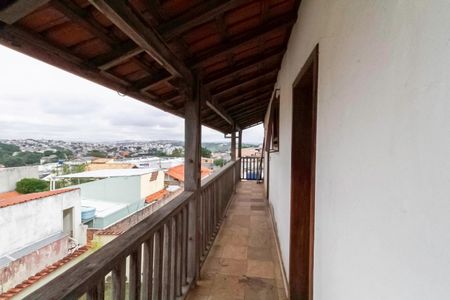 Casa à venda com 463m², 4 quartos e 5 vagasVaranda dos quartos 1 e 2