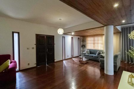 Casa à venda com 463m², 4 quartos e 5 vagasSala