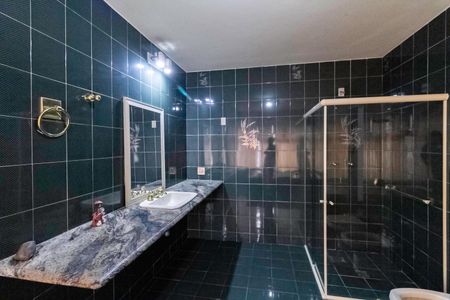 Casa à venda com 463m², 4 quartos e 5 vagasBanheiro da suíte