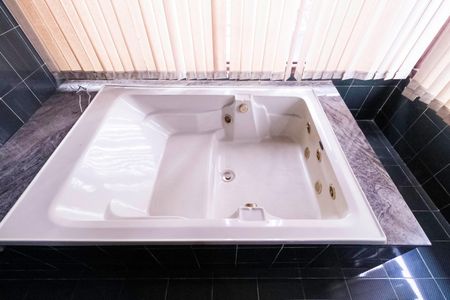 Casa à venda com 463m², 4 quartos e 5 vagasBanheiro da suíte