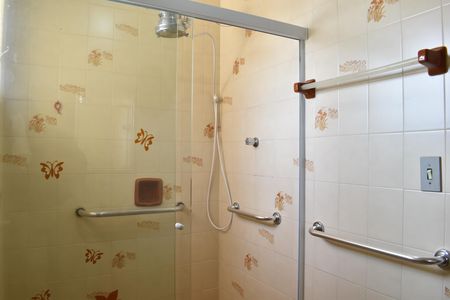 Casa à venda com 480m², 4 quartos e 3 vagasBanheiro da Suíte