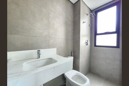 Apartamento à venda com 140m², 4 quartos e 4 vagasBanheiro da Suíte 2