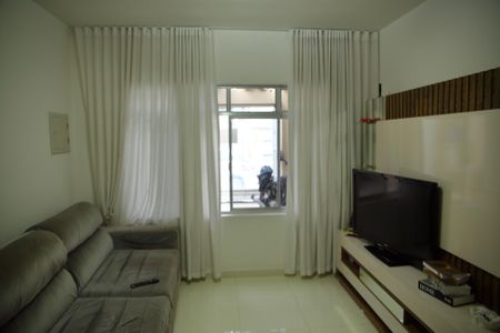 Casa à venda com 172m², 3 quartos e 2 vagasSala