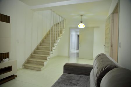 Casa à venda com 172m², 3 quartos e 2 vagasSala