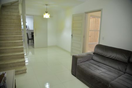 Casa à venda com 172m², 3 quartos e 2 vagasSala