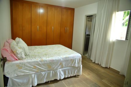 Casa à venda com 172m², 3 quartos e 2 vagasSuíte