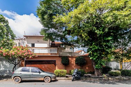 Casa para alugar com 250m², 3 quartos e 2 vagas Casa para alugar com 250m², 3 quartos e 2 vagasFachada