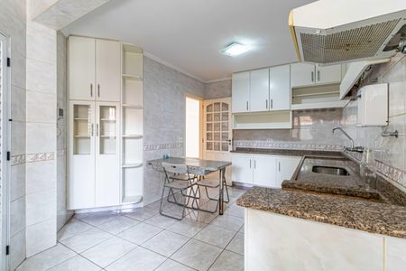 Casa para alugar com 250m², 3 quartos e 2 vagas Casa para alugar com 250m², 3 quartos e 2 vagasCozinha