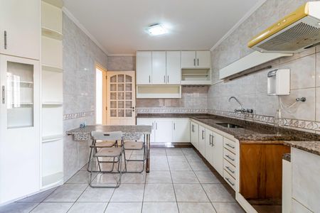 Casa para alugar com 250m², 3 quartos e 2 vagas Casa para alugar com 250m², 3 quartos e 2 vagasCozinha