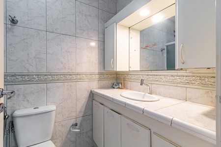 Casa para alugar com 250m², 3 quartos e 2 vagas Casa para alugar com 250m², 3 quartos e 2 vagasBanheiro social