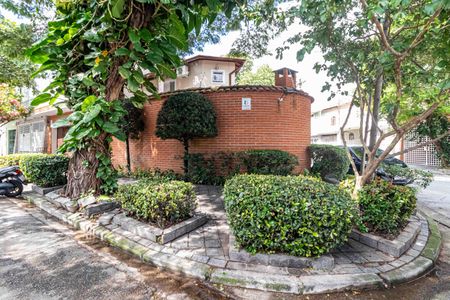 Casa para alugar com 250m², 3 quartos e 2 vagas Casa para alugar com 250m², 3 quartos e 2 vagasFachada