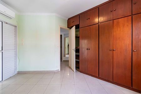 Casa para alugar com 250m², 3 quartos e 2 vagas Casa para alugar com 250m², 3 quartos e 2 vagasSuíte