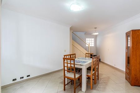 Casa para alugar com 250m², 3 quartos e 2 vagas Casa para alugar com 250m², 3 quartos e 2 vagasSala