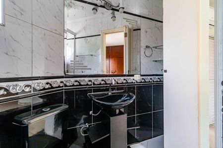 Casa para alugar com 250m², 3 quartos e 2 vagas Casa para alugar com 250m², 3 quartos e 2 vagasSuíte - Banheiro