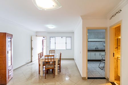 Casa para alugar com 250m², 3 quartos e 2 vagas Casa para alugar com 250m², 3 quartos e 2 vagasSala