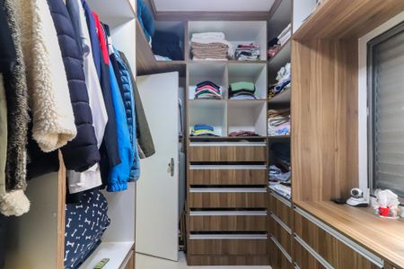 Casa à venda com 200m², 4 quartos e 2 vagasQuarto 2 - Closet