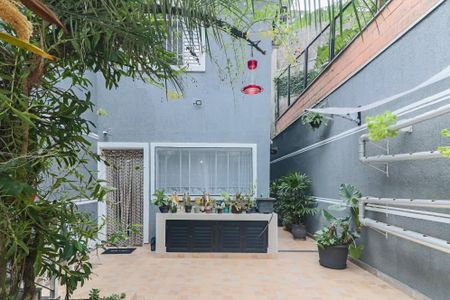 Casa à venda com 200m², 4 quartos e 2 vagasChurrasqueira e Lavanderia