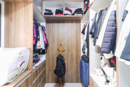 Casa à venda com 200m², 4 quartos e 2 vagasQuarto 2 - Closet