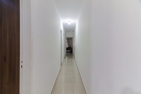 Casa à venda com 200m², 4 quartos e 2 vagasCorredor Quartos