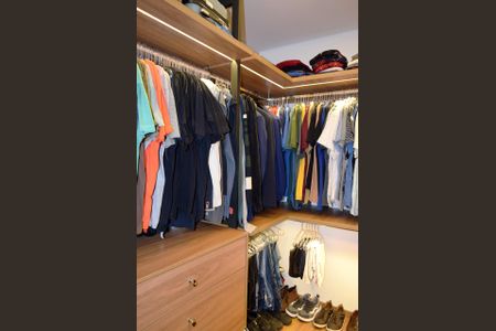 Apartamento à venda com 158m², 3 quartos e 1 vagaCloset da suíte 2