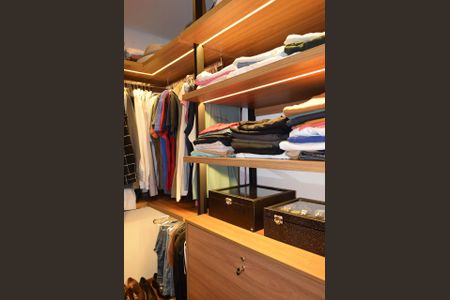 Apartamento à venda com 158m², 3 quartos e 1 vagaCloset da suíte 2