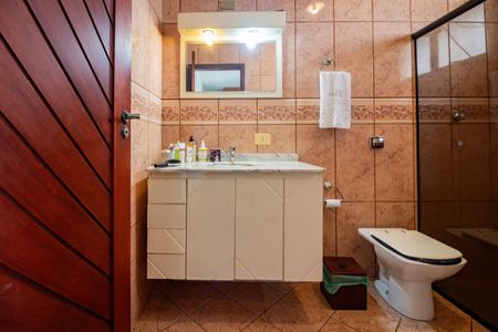 Casa à venda com 236m², 4 quartos e 5 vagasBanheiro da Suíte 4