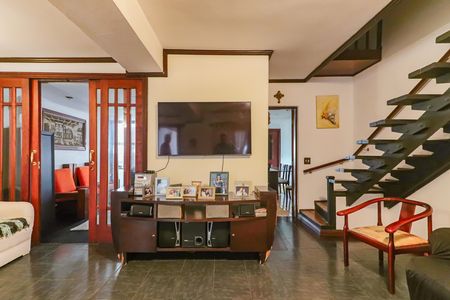 Casa à venda com 236m², 4 quartos e 5 vagasSala