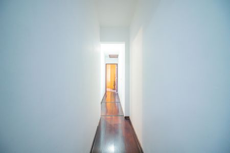 Casa à venda com 236m², 4 quartos e 5 vagasCorredor