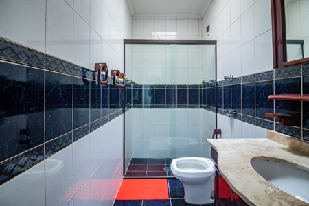 Casa à venda com 236m², 4 quartos e 5 vagasBanheiro da Suíte 2