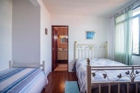 Casa à venda com 236m², 4 quartos e 5 vagasSuite 04