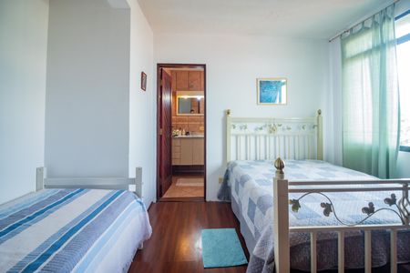 Casa à venda com 236m², 4 quartos e 5 vagasSuite 04