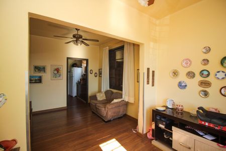 Casa à venda com 146m², 4 quartos e 2 vagasSala 1