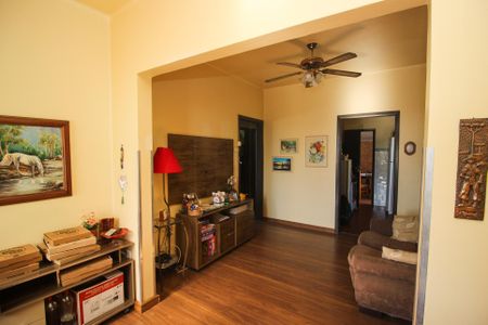 Casa à venda com 146m², 4 quartos e 2 vagasSala 1