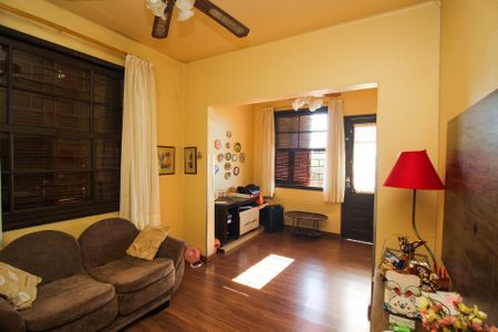 Casa à venda com 146m², 4 quartos e 2 vagasSala 1