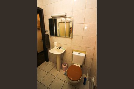 Casa à venda com 146m², 4 quartos e 2 vagasBanheiro 1