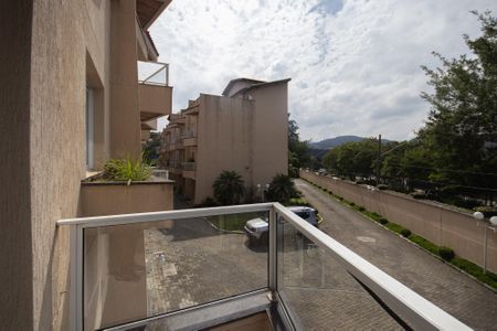 Casa de condomínio à venda com 180m², 3 quartos e 2 vagas Casa de condomínio à venda com 180m², 3 quartos e 2 vagasVaranda