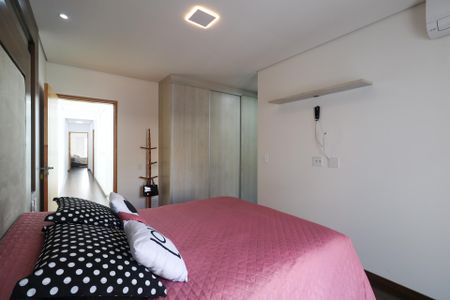 Casa à venda com 200m², 3 quartos e 4 vagasSuíte 1