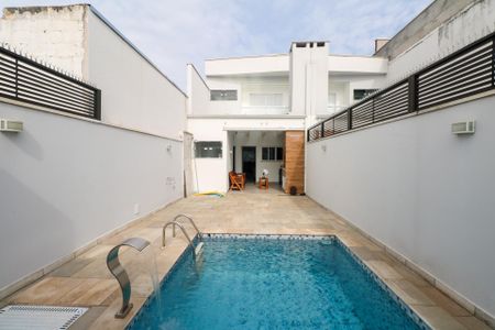 Casa à venda com 200m², 3 quartos e 4 vagasPiscina