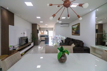 Casa à venda com 200m², 3 quartos e 4 vagasSala de Jantar