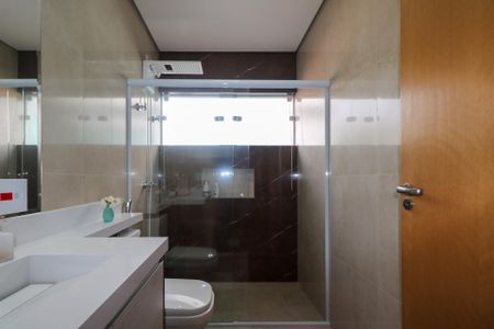 Casa à venda com 200m², 3 quartos e 4 vagasBanheiro da Suíte 2