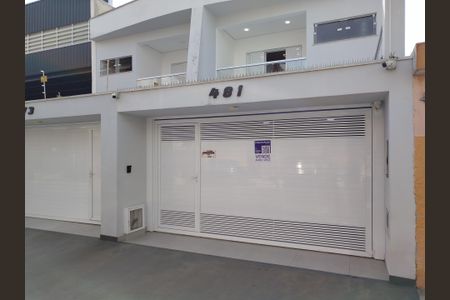 Casa à venda com 200m², 3 quartos e 4 vagasFachada