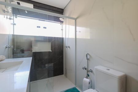 Casa à venda com 200m², 3 quartos e 4 vagasBanheiro da Suíte 1