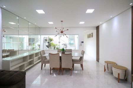 Casa à venda com 200m², 3 quartos e 4 vagasSala de Jantar