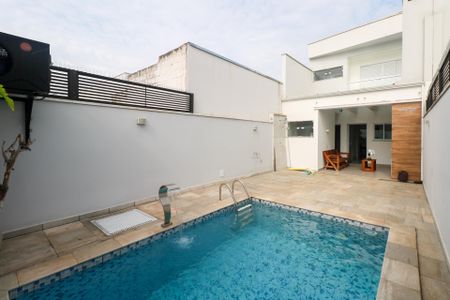 Casa à venda com 200m², 3 quartos e 4 vagasPiscina