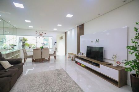 Casa à venda com 200m², 3 quartos e 4 vagasSala