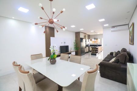 Casa à venda com 200m², 3 quartos e 4 vagasSala de Jantar