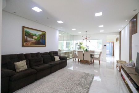 Casa à venda com 200m², 3 quartos e 4 vagasSala