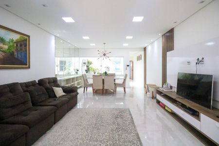 Casa à venda com 200m², 3 quartos e 4 vagasSala