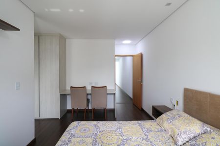 Casa à venda com 200m², 3 quartos e 4 vagasSuíte 3